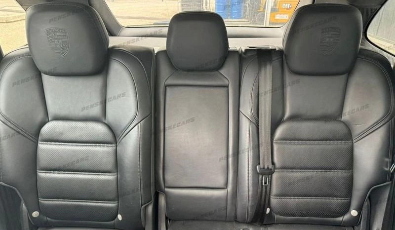 Porsche Cayenne cena 84700 przebieg: 219000, rok produkcji 2015 z Kartuzy małe 56